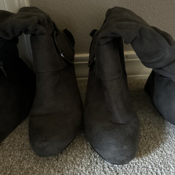 Journee Collection Gray Suede Wedge Zip Up Boots w/Buckle Accents Women’s Size 6 - Picture 12 of 12